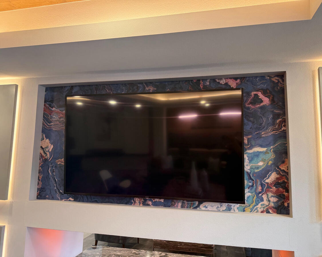 Lobby TV &amp; Wallpaper